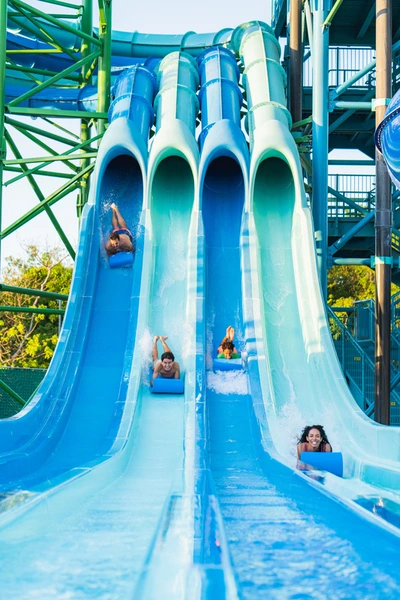 Aqua nick toboganes