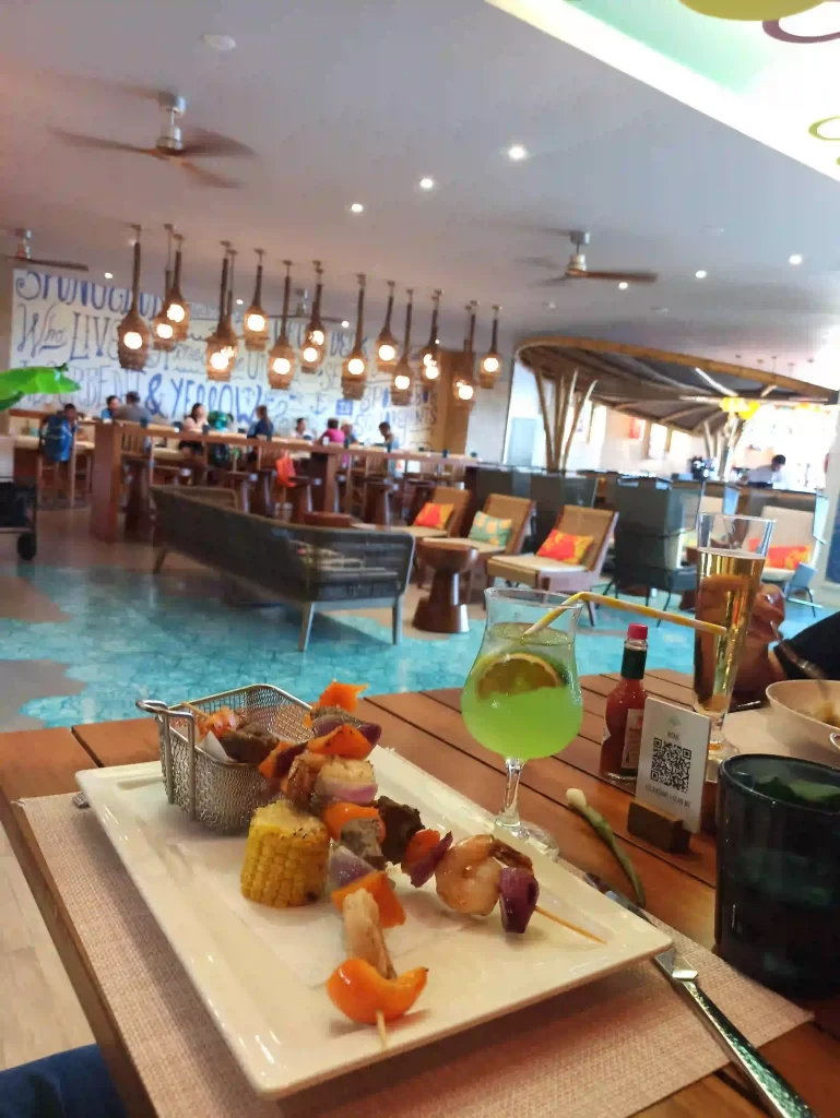 bikini bottom restaurante hotel nickelodeon palafitos