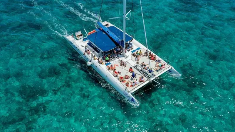 catamaran incluido en generatiosn